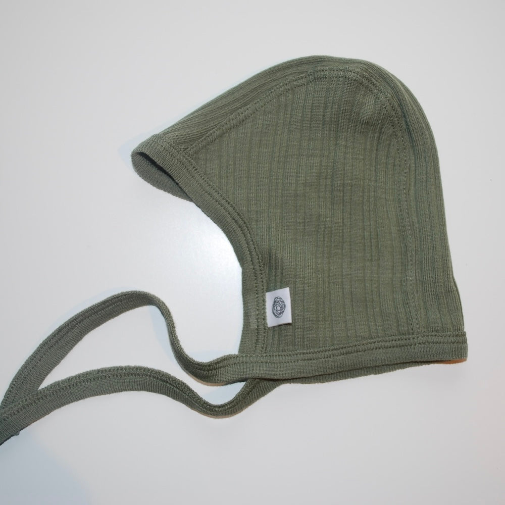 Lille Barn merinoulls mössa - Oil Green